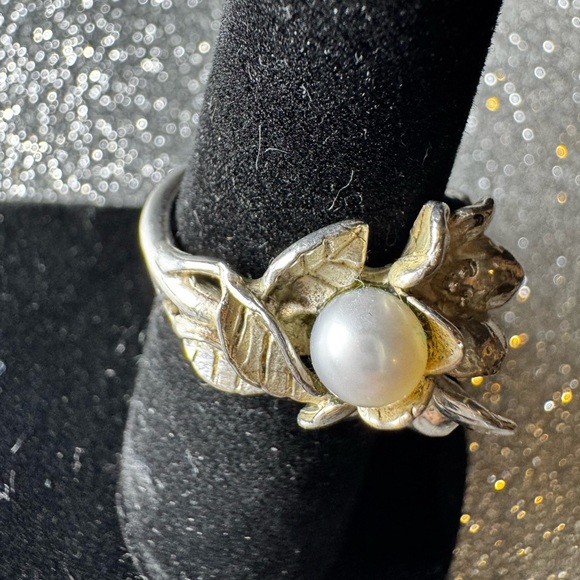 Hawthorn With Pearl Ring by Trollbeads.